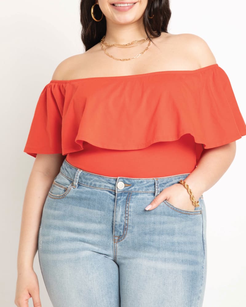 Front of a model wearing a size 14 Alessia Off The Shoulder Ruffle Top in Cherry Tomato by ELOQUII. | dia_product_style_image_id:195633